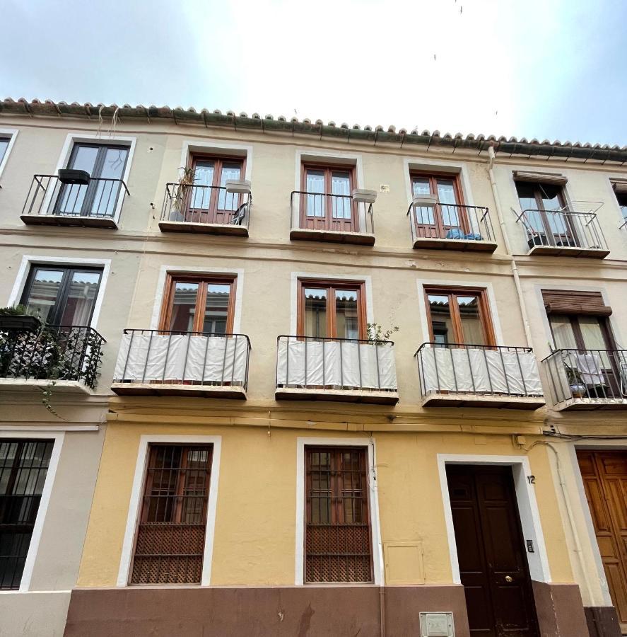 Encantador Apartamento Con Patio Малага Екстериор снимка