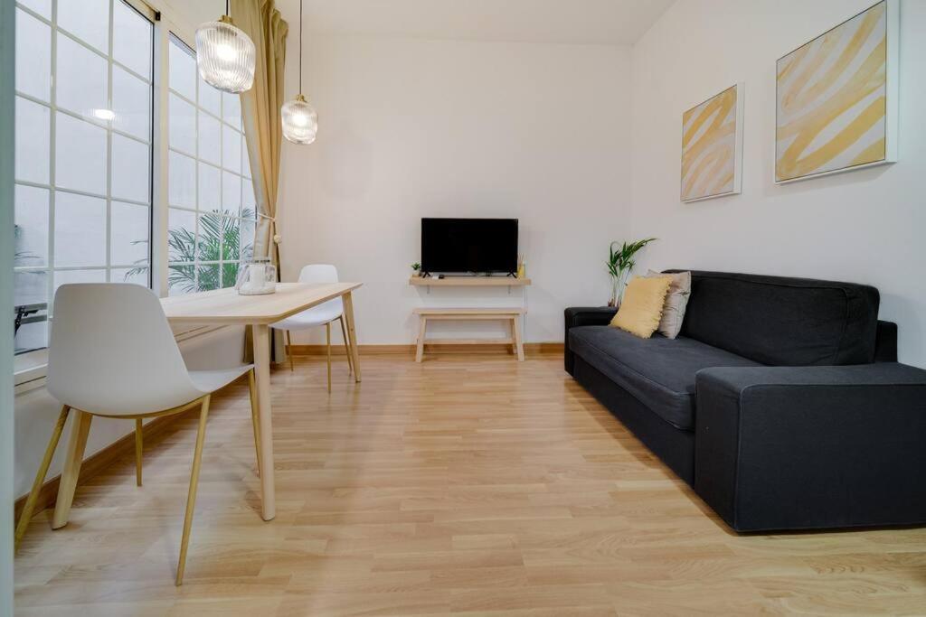 Encantador Apartamento Con Patio Малага Екстериор снимка
