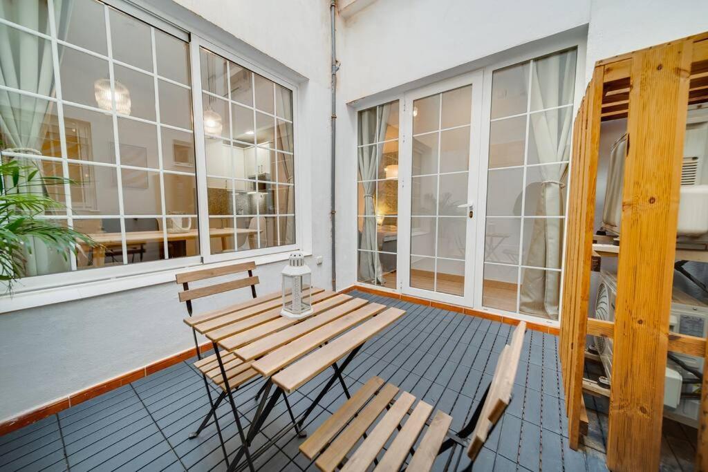 Encantador Apartamento Con Patio Малага Екстериор снимка